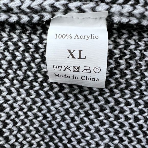 Long Pocketed Heavy Cardigan - Picture 3 of 4